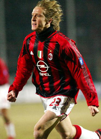 萨索洛客场3-0亚特兰大，贝拉尔迪2球1助当选全场最佳球员（萨索洛客场三球零封亚特兰大，贝拉尔迪2射1传荣膺全场最佳）