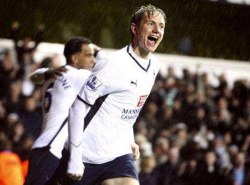 英超-热刺1-2不敌富勒姆，主队开场6分钟连丢两球陷被动（英超：热刺1-2负富勒姆，主场6分钟连丢两球早陷被动）