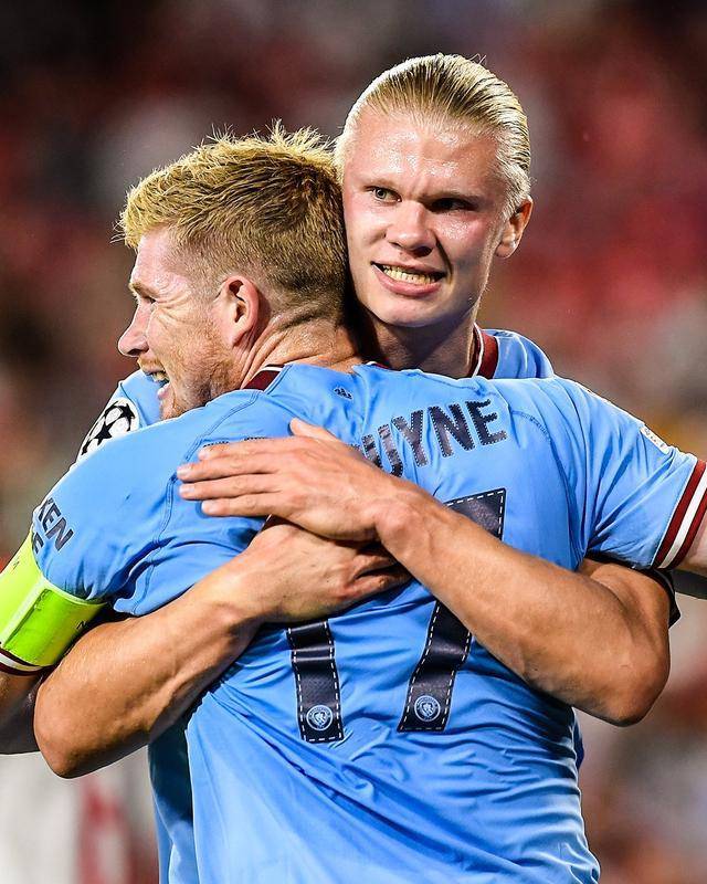 喀麦隆非洲杯大名单：姆伯莫领衔，巴索戈在列，奥纳纳无缘（喀麦隆公布非洲杯阵容：姆伯莫领军，巴索戈入选，奥纳纳落选）