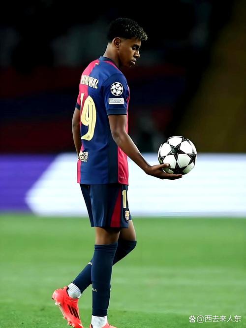 体图：多特不排除给阿德耶米设解约金，但金额至少要到8000万（体图：多特考虑为阿德耶米加入解约条款，数额不低于8000万）