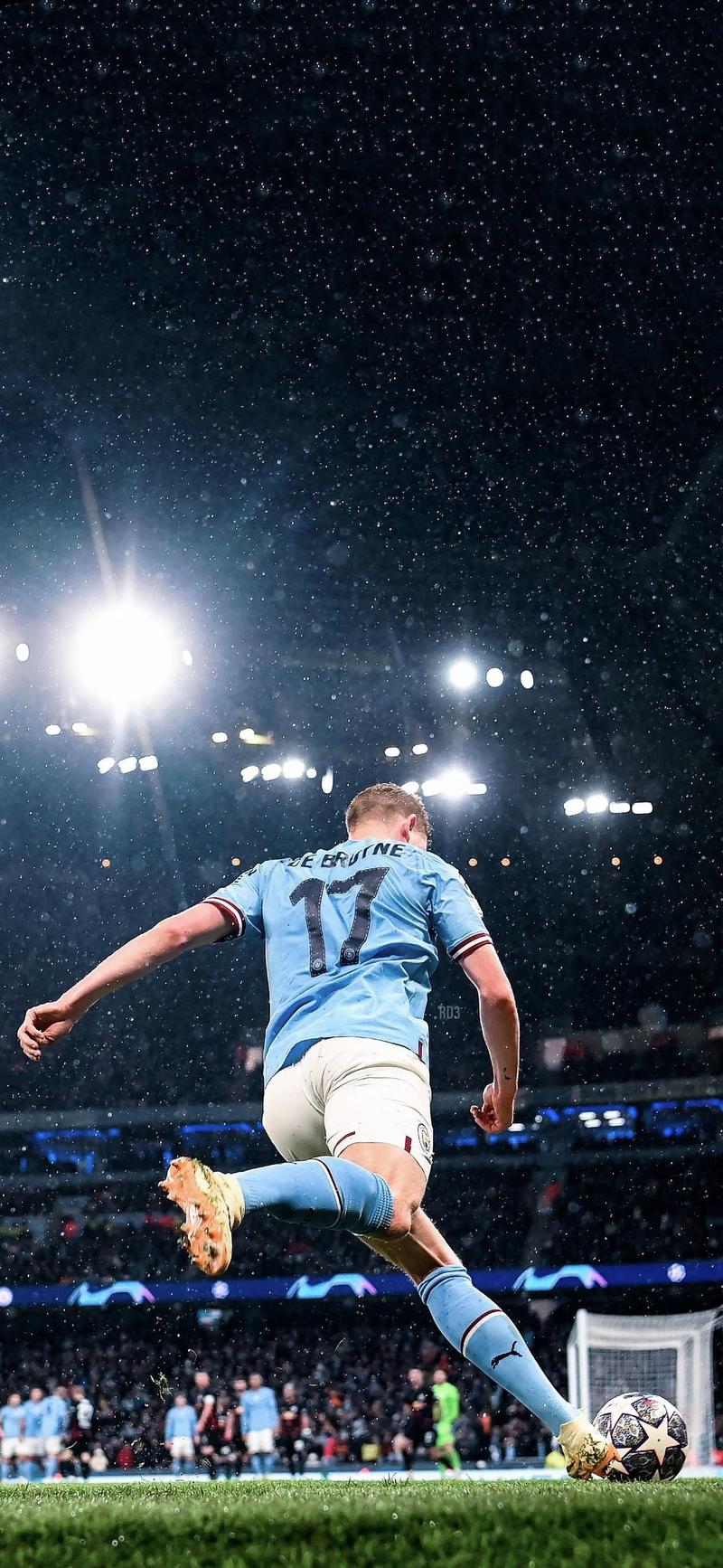 英超榜首再度易主，冠军争夺进入白热化（英超榜首再易主，争冠之战愈演愈烈）