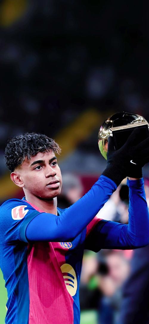 NBA：詹姆斯30+10+8 湖人险胜灰熊（詹姆斯砍下30分10篮板8助攻，湖人险擒灰熊）