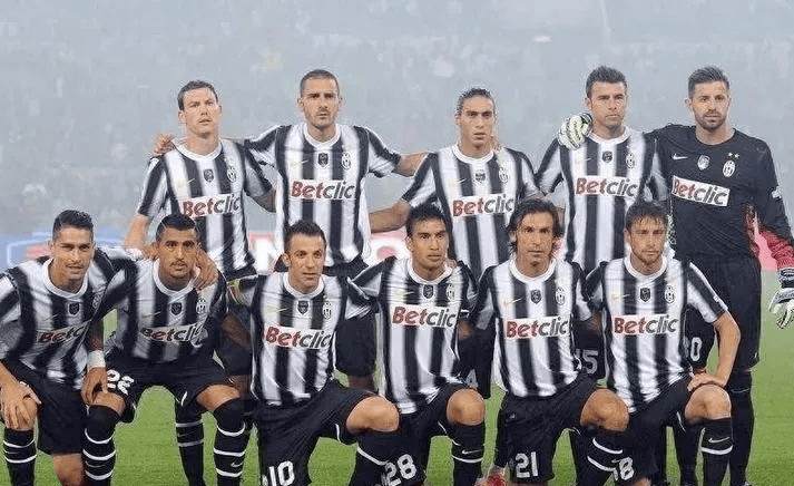 门将连续零封，稳定球队防线（门将连场零失球，稳固球队后防）